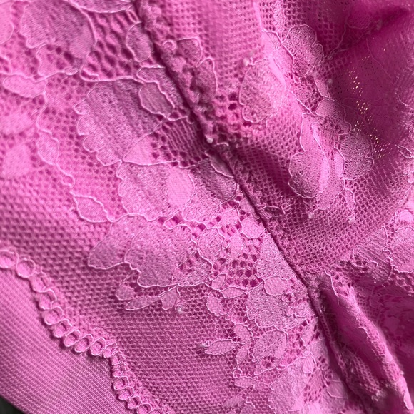 Victoria’s Secret lace sports bra lined and adjustable brand new - Picture 9 of 9
